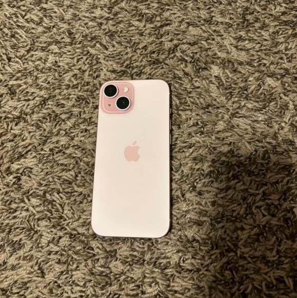 Iphone 15 light pink - Picture 1 of 2